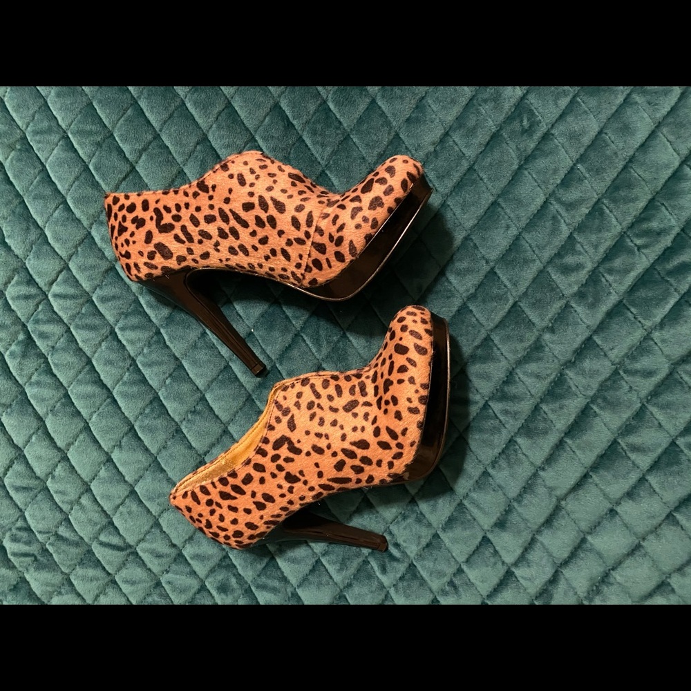 Heel booties